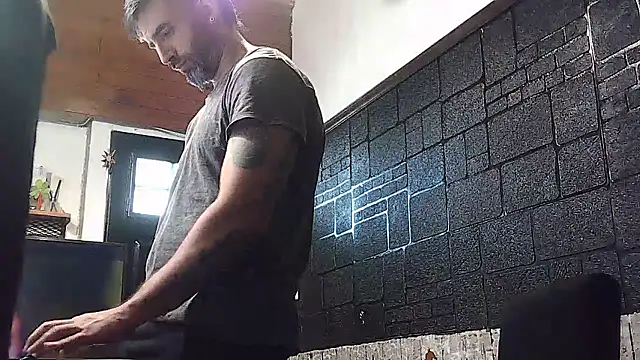 ozzypsico13 online show from December 8, 2024, 7:22 pm