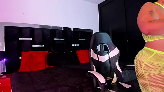 Tasha Sant online show from October 15, 2025, 7:25 pm