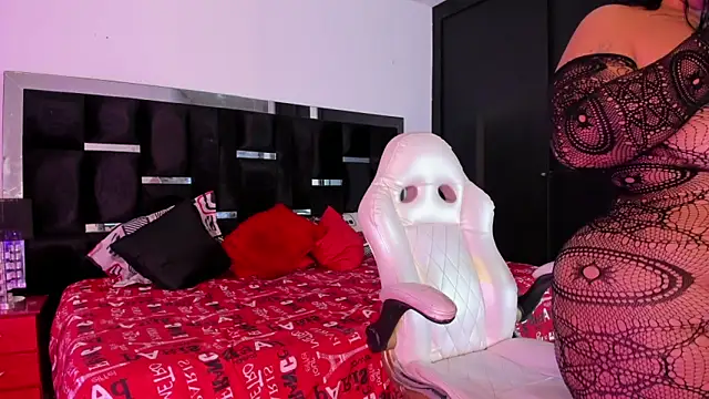 Tasha Sant online show from October 27, 2025, 8:24 pm