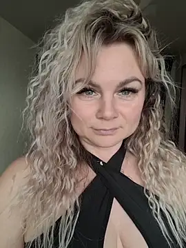 candy queeen online show from February 27, 2026, 10:04 am