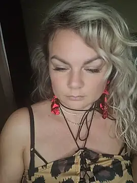 candy queeen online show from July 10, 2026, 4:17 am