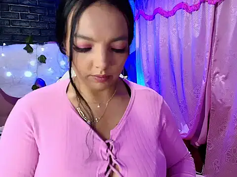 Snapshot of loren_tits24 chatting on December 6, 2024, 10:41 pm loren tits24 online show from December 6, 2024, 10:41 pm