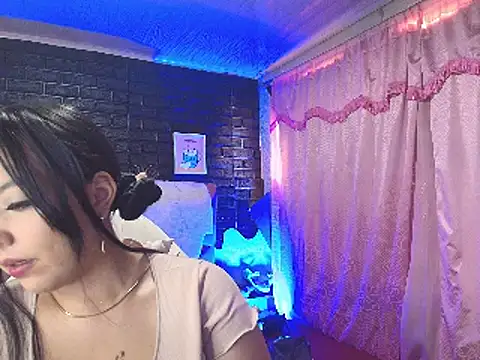 Snapshot of loren_tits24 chatting on December 19, 2024, 9:06 pm loren tits24 online show from December 19, 2024, 9:06 pm