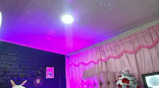 Snapshot of loren_tits24 chatting on March 11, 2025, 12:11 am loren tits24 online show from March 11, 2025, 12:11 am