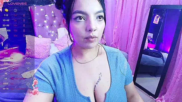 Snapshot of loren_tits24 chatting on September 8, 2025, 9:58 pm loren tits24 online show from September 8, 2025, 9:58 pm