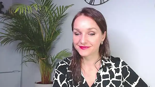 Snapshot of AliciaDesire chatting on December 10, 2024, 7:58 am AliciaDesire online show from December 10, 2024, 7:58 am