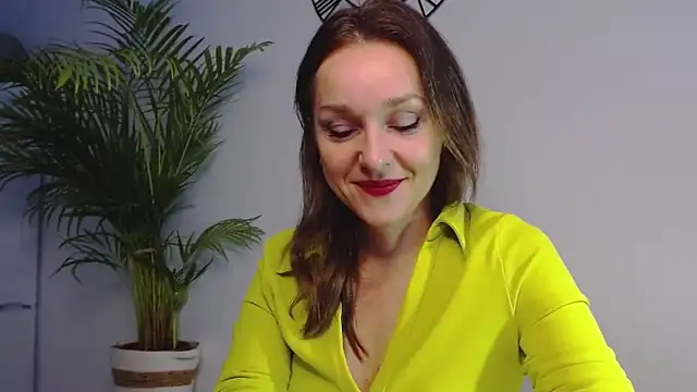 Snapshot of AliciaDesire chatting on January 6, 2025, 8:03 am AliciaDesire online show from January 6, 2025, 8:03 am