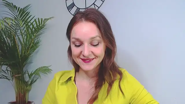 Snapshot of AliciaDesire chatting on January 6, 2025, 11:07 am AliciaDesire online show from January 6, 2025, 11:07 am