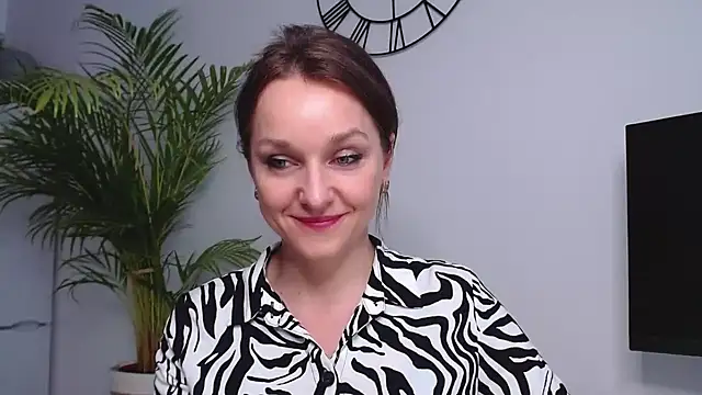 Snapshot of AliciaDesire chatting on January 8, 2025, 10:59 am AliciaDesire online show from January 8, 2025, 10:59 am