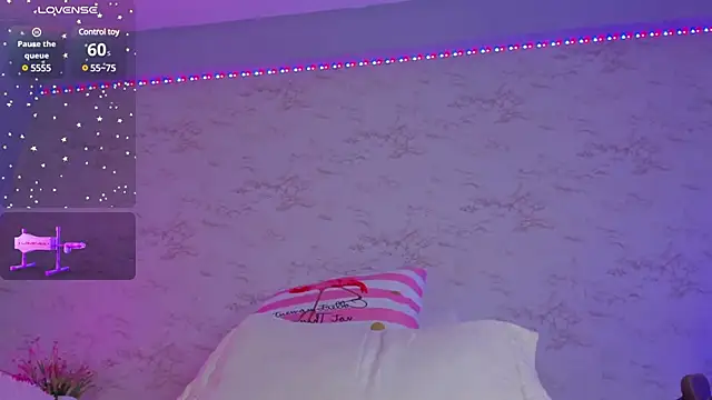 Hannablazze online show from December 29, 2024, 5:44 pm