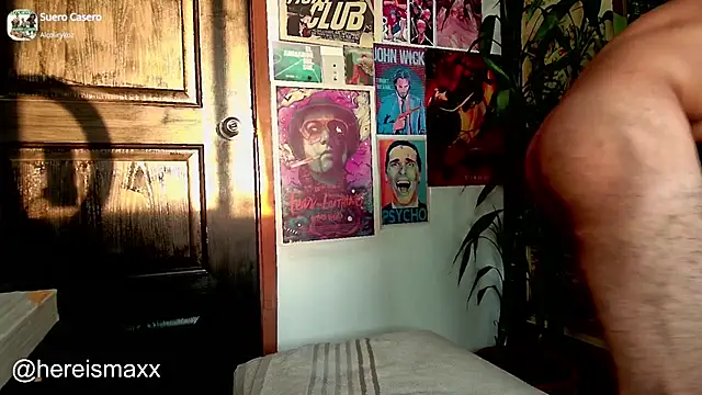 Snapshot of MaxG__ chatting on December 31, 2024, 11:31 am MaxG online show from December 31, 2024, 11:31 am