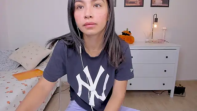 Adriennesexxx online show from September 28, 2025, 6:46 pm