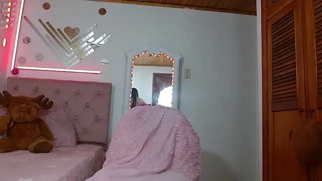 tifanny-squirt online show from March 10, 2026, 4:06 am