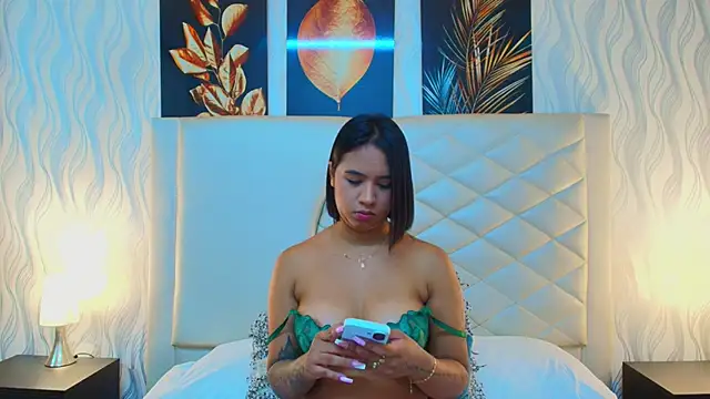 Snapshot of Amberr_Greyy chatting on September 23, 2025, 1:25 pm Amberr Greyy online show from September 23, 2025, 1:25 pm