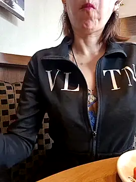 Lunababymylove online show from September 12, 2025, 5:02 pm