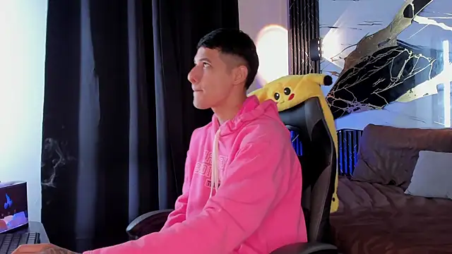 Snapshot of kyle_smithxx chatting on December 15, 2025, 5:01 am kyle smithxx online show from December 15, 2025, 5:01 am