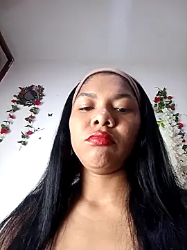 Snapshot of DIORA_Latina chatting on October 20, 2025, 4:13 am DIORA Latina online show from October 20, 2025, 4:13 am