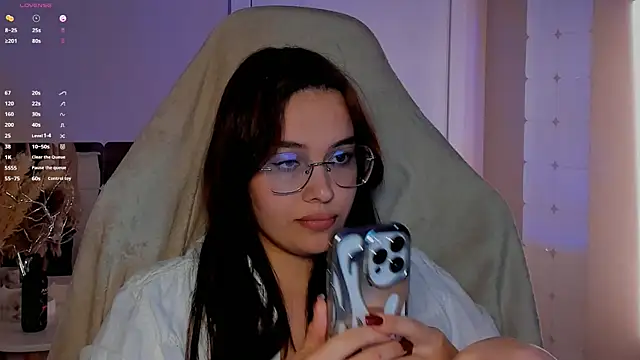 Snapshot of _Sweetie_ chatting on April 6, 2026, 3:46 pm Sweetie online show from April 6, 2026, 3:46 pm