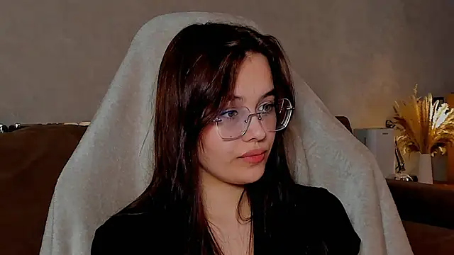 Snapshot of _Sweetie_ chatting on April 13, 2026, 1:49 pm Sweetie online show from April 13, 2026, 1:49 pm