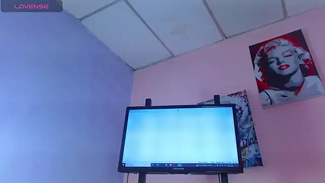 Snapshot of Vahiolet_smith chatting on December 16, 2024, 8:26 pm Vahiolet smith online show from December 16, 2024, 8:26 pm