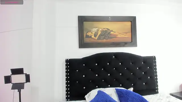 Snapshot of Vahiolet_smith chatting on November 26, 2025, 2:01 am Vahiolet smith online show from November 26, 2025, 2:01 am