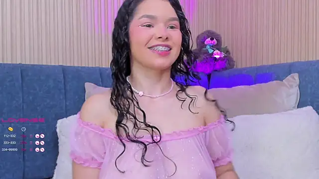 Snapshot of angeline_teen chatting on March 18, 2025, 12:14 pm angeline teen online show from March 18, 2025, 12:14 pm