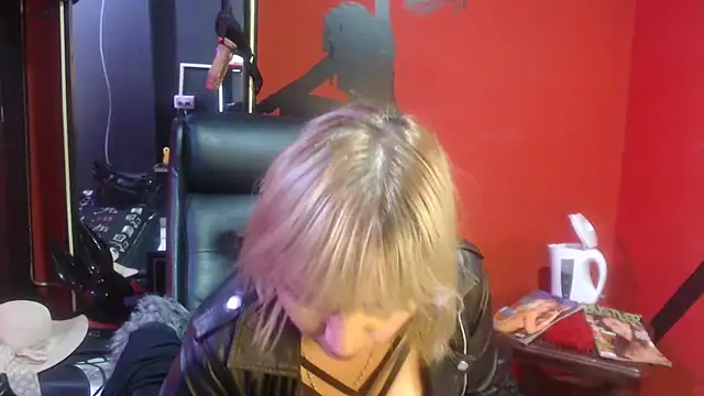 KLOE PIELL online show from October 16, 2025, 5:58 pm