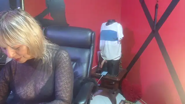 KLOE PIELL online show from November 17, 2025, 10:37 pm