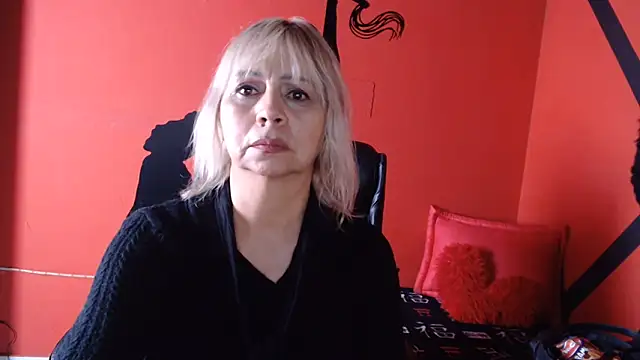 Snapshot of KLOE_PIELL chatting on June 19, 2026, 8:34 pm KLOE PIELL online show from June 19, 2026, 8:34 pm