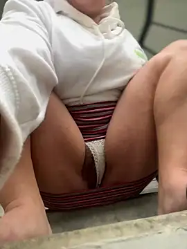 MiaLujan  online show from February 6, 2026, 12:30 pm