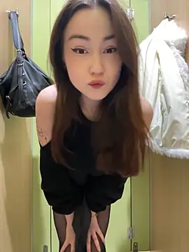 Snapshot of Peachy_Dream chatting on February 12, 2025, 5:37 pm Peachy Dream online show from February 12, 2025, 5:37 pm