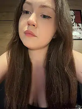Snapshot of Peachy_Dream chatting on August 4, 2026, 4:42 pm Peachy Dream online show from August 4, 2026, 4:42 pm