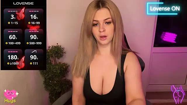 Snapshot of Love_Bri chatting on January 17, 2025, 6:33 pm Love Bri online show from January 17, 2025, 6:33 pm