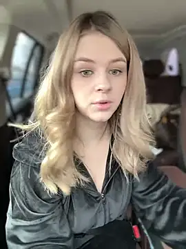 Snapshot of Love_Bri chatting on February 23, 2025, 7:44 am Love Bri online show from February 23, 2025, 7:44 am