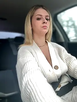 Love Bri online show from December 3, 2025, 10:24 am