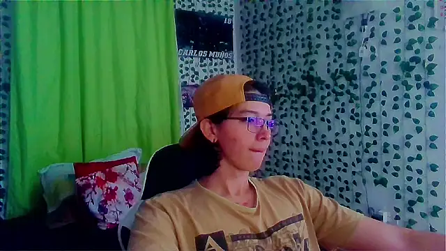 Snapshot of Andy_gray chatting on May 5, 2026, 4:59 pm Andy gray online show from May 5, 2026, 4:59 pm