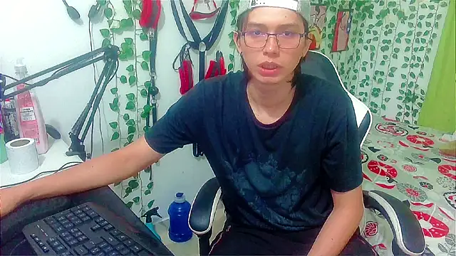 Snapshot of Andy_gray chatting on May 14, 2026, 5:20 pm Andy gray online show from May 14, 2026, 5:20 pm