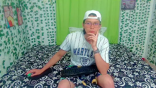 Snapshot of Andy_gray chatting on May 20, 2026, 2:23 pm Andy gray online show from May 20, 2026, 2:23 pm