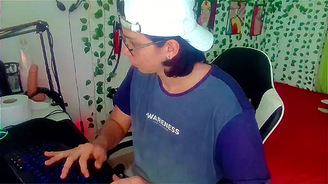 Snapshot of Andy_gray chatting on June 12, 2026, 4:06 pm Andy gray online show from June 12, 2026, 4:06 pm