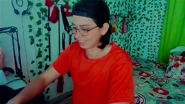 Snapshot of Andy_gray chatting on June 24, 2026, 5:34 pm Andy gray online show from June 24, 2026, 5:34 pm