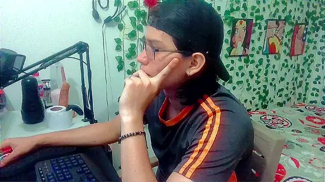 Snapshot of Andy_gray chatting on June 26, 2026, 12:42 pm Andy gray online show from June 26, 2026, 12:42 pm