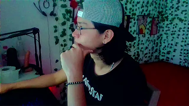 Snapshot of Andy_gray chatting on July 3, 2026, 6:58 pm Andy gray online show from July 3, 2026, 6:58 pm