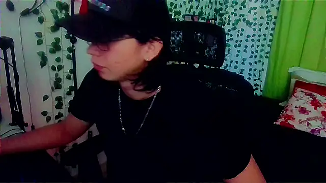 Snapshot of Andy_gray chatting on July 8, 2026, 1:15 pm Andy gray online show from July 8, 2026, 1:15 pm