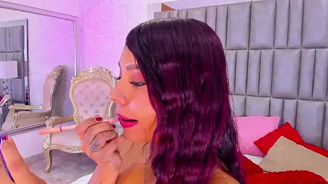 Snapshot of BellahColucci chatting on February 25, 2025, 8:41 pm BellahColucci online show from February 25, 2025, 8:41 pm