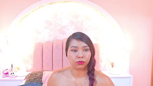 Snapshot of BellahColucci chatting on October 29, 2025, 8:32 pm BellahColucci online show from October 29, 2025, 8:32 pm