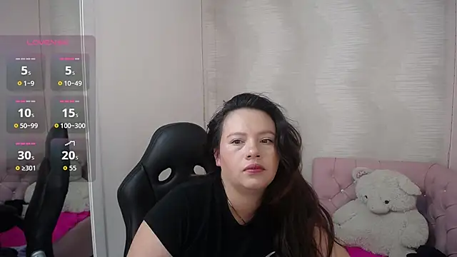 lauraguzman online show from September 24, 2025, 3:21 am