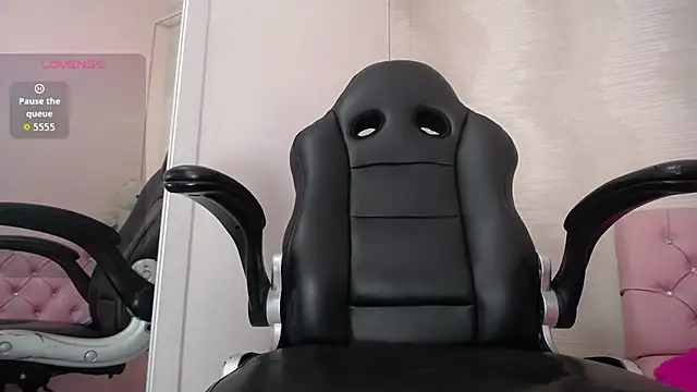 lauraguzman online show from October 4, 2025, 3:15 am