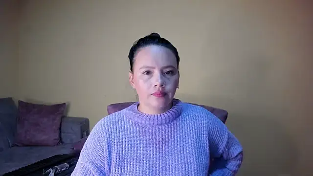 lauraguzman online show from March 19, 2026, 2:48 am