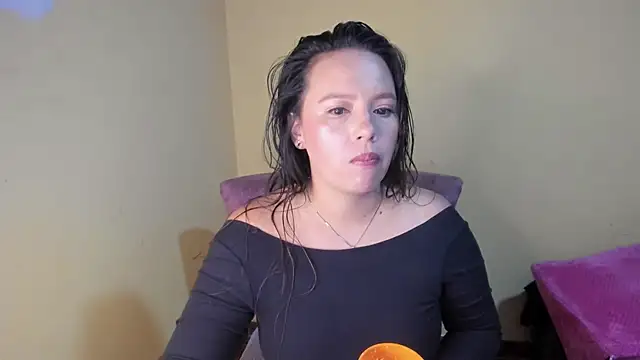lauraguzman online show from April 1, 2026, 3:18 am
