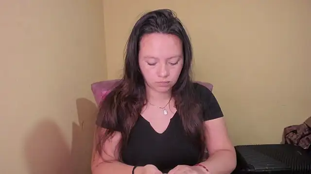 Snapshot of lauraguzman chatting on June 17, 2026, 3:09 am lauraguzman online show from June 17, 2026, 3:09 am